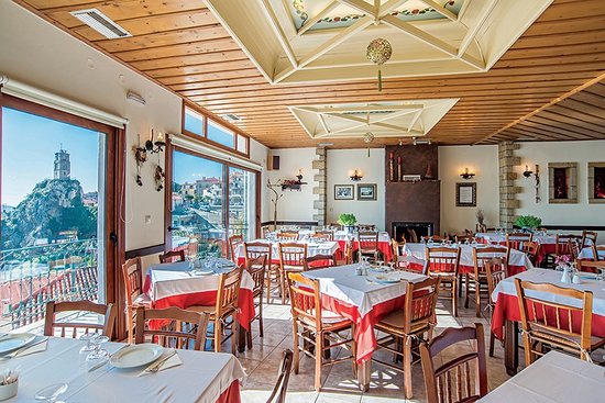 Insights Greece - 14 Reasons to Add Arachova to Your Next Winter Holiday List