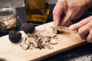 Insights Greece - 'Supersized' rare white truffle weighing 510 gr found in Greece