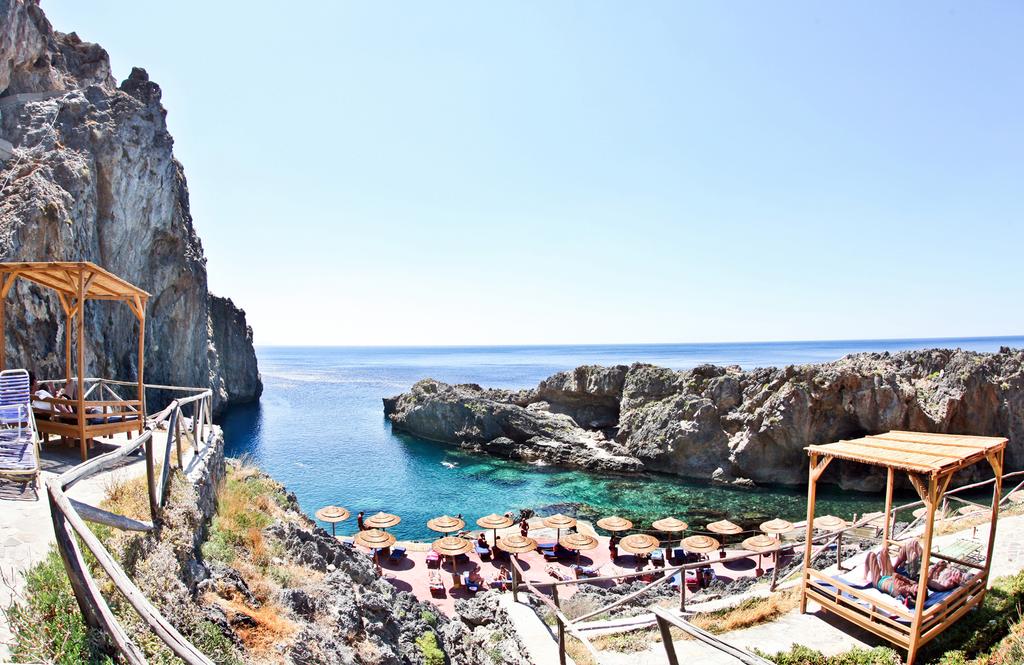 Insights Greece - 20 Best Beachfront Bars in Greece