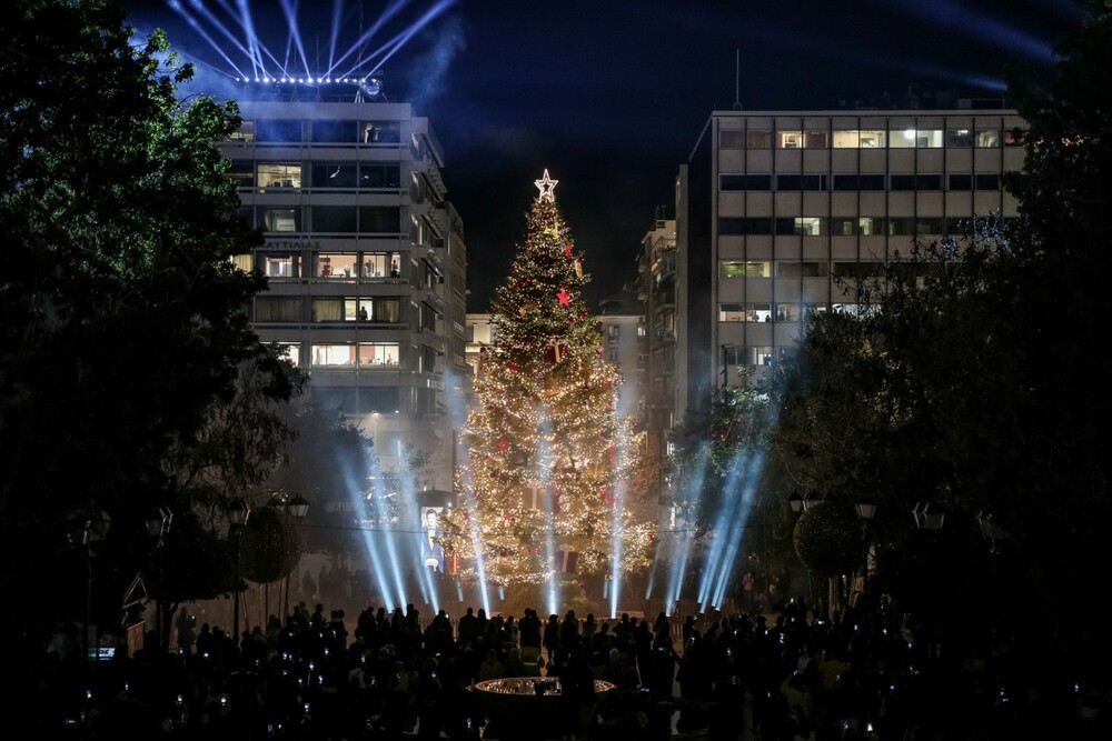 Insights Greece - Syntagma Square’s Christmas Tree Lights Up for 2021