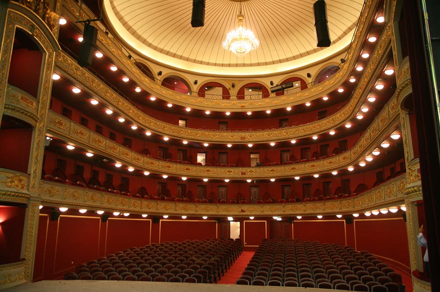 Insights Greece - Visiting the Grand Municipal Theatre of Piraeus