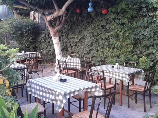 Insights Greece - A-Z MINIGUIDE: Athens’ Authentic Old Tavernas You Never Knew Existed