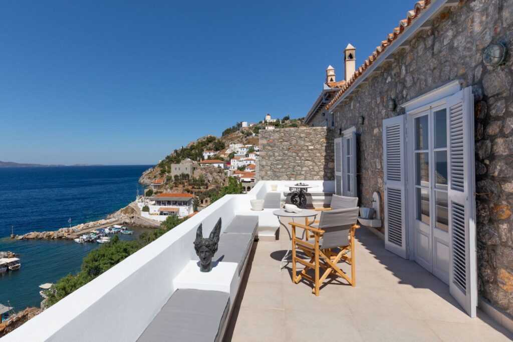 Insights Greece - Greek Artist's Home Turned Into Holiday Villa in Hydra 